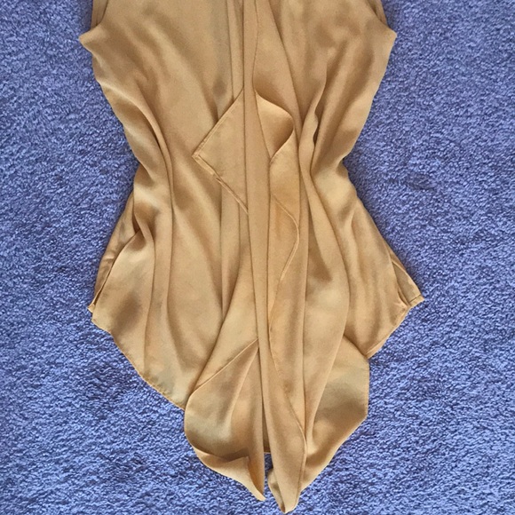 Mustard yellow H&M cap sleeve blouse - Picture 7 of 8